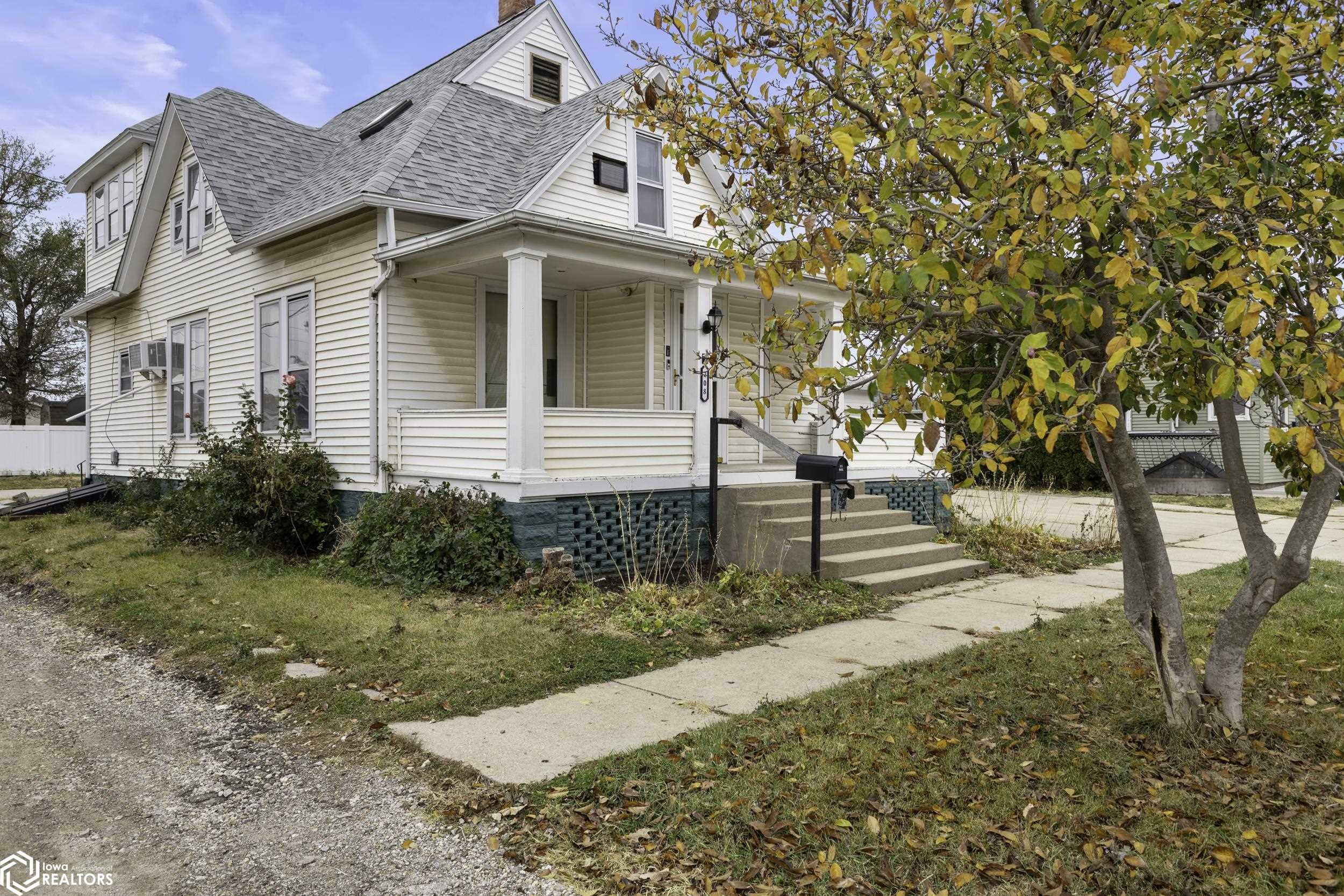 Property Photo:  208 W Grant Street  IA 50158 