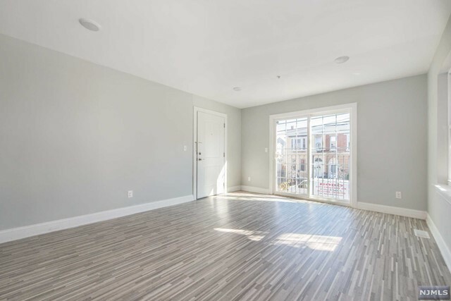 Property Photo:  118 Oraton Street  NJ 07104 