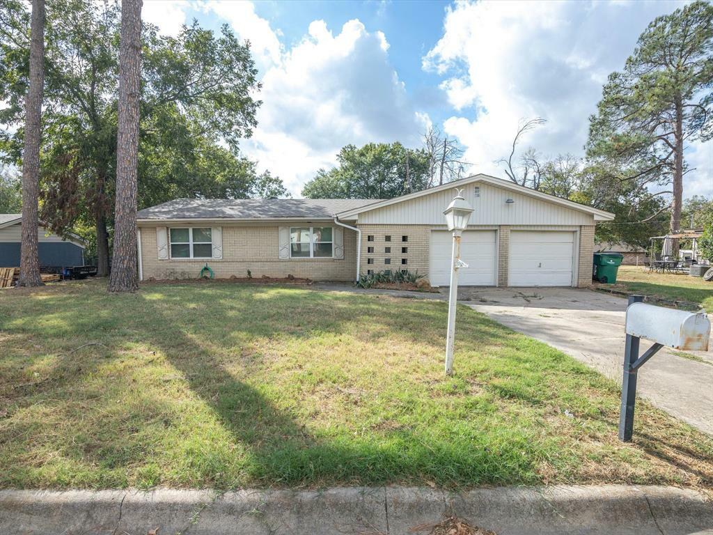 Property Photo:  2004 Edgewood Drive  TX 76426 