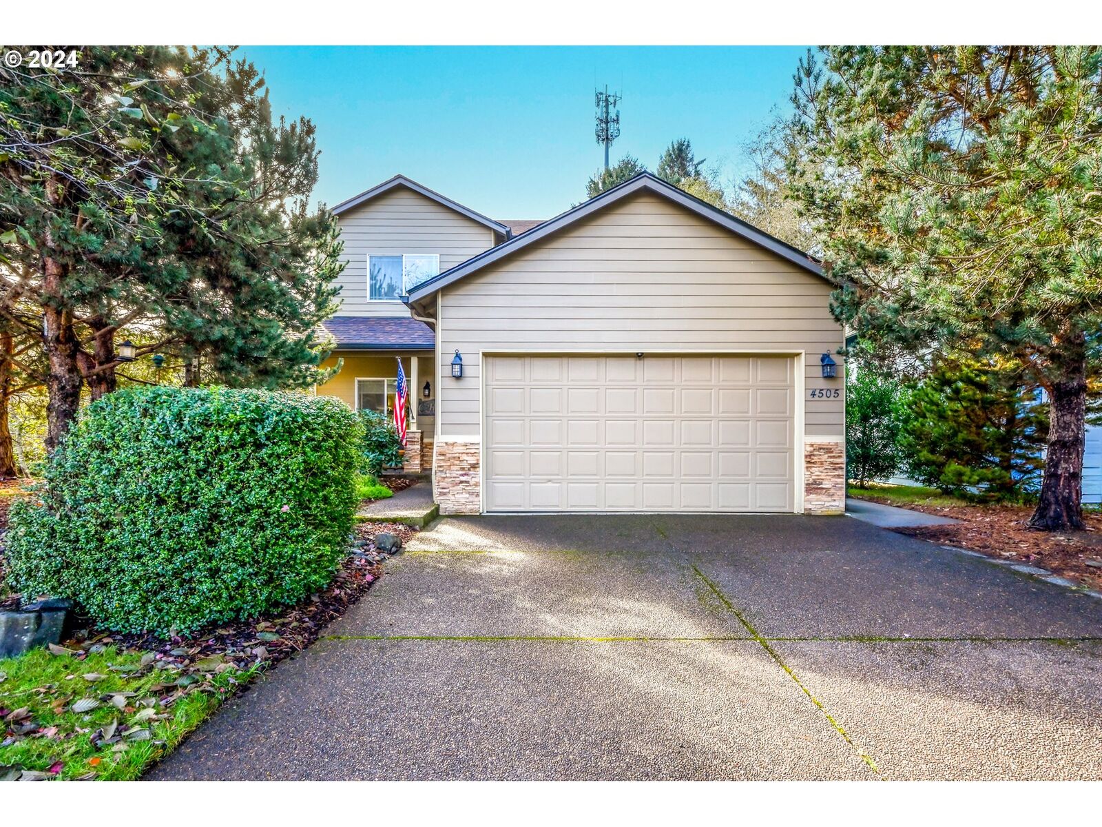 Property Photo:  4505 NE Tide Ave  OR 97367 