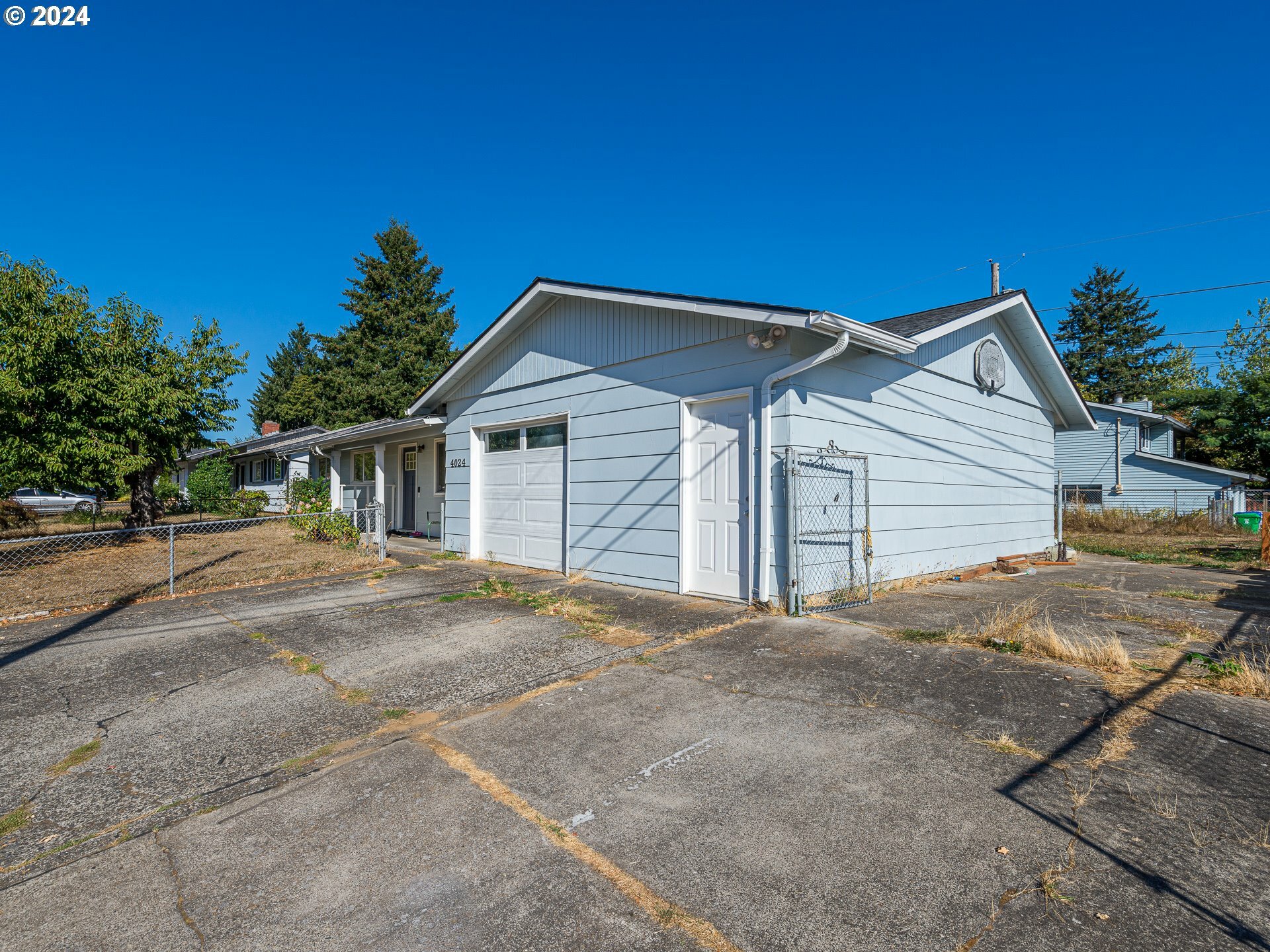 Property Photo:  4024 SE 134th Ave  OR 97236 