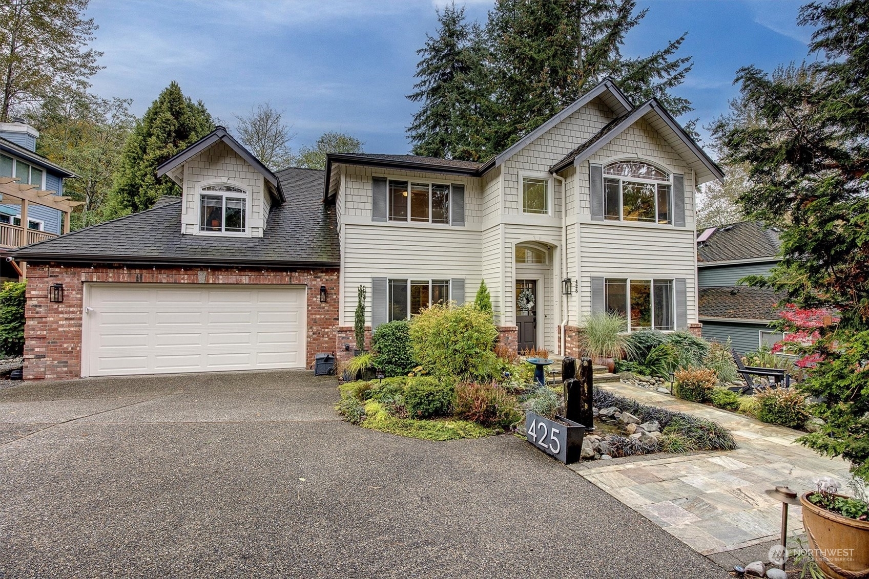 Property Photo:  425 Slater Street S  WA 98033 