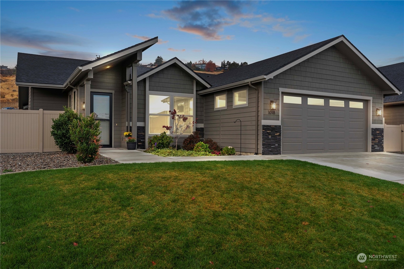 Property Photo:  1018 Racine Springs Drive  WA 98801 