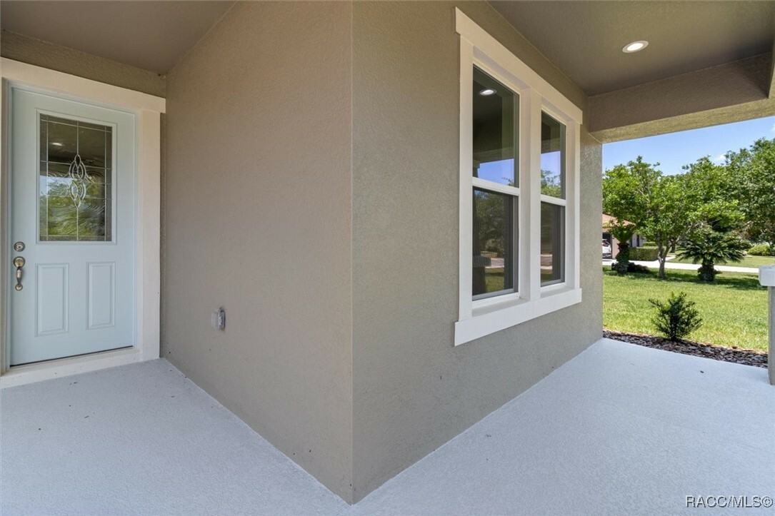 Property Photo:  835 W National Street  FL 34442 