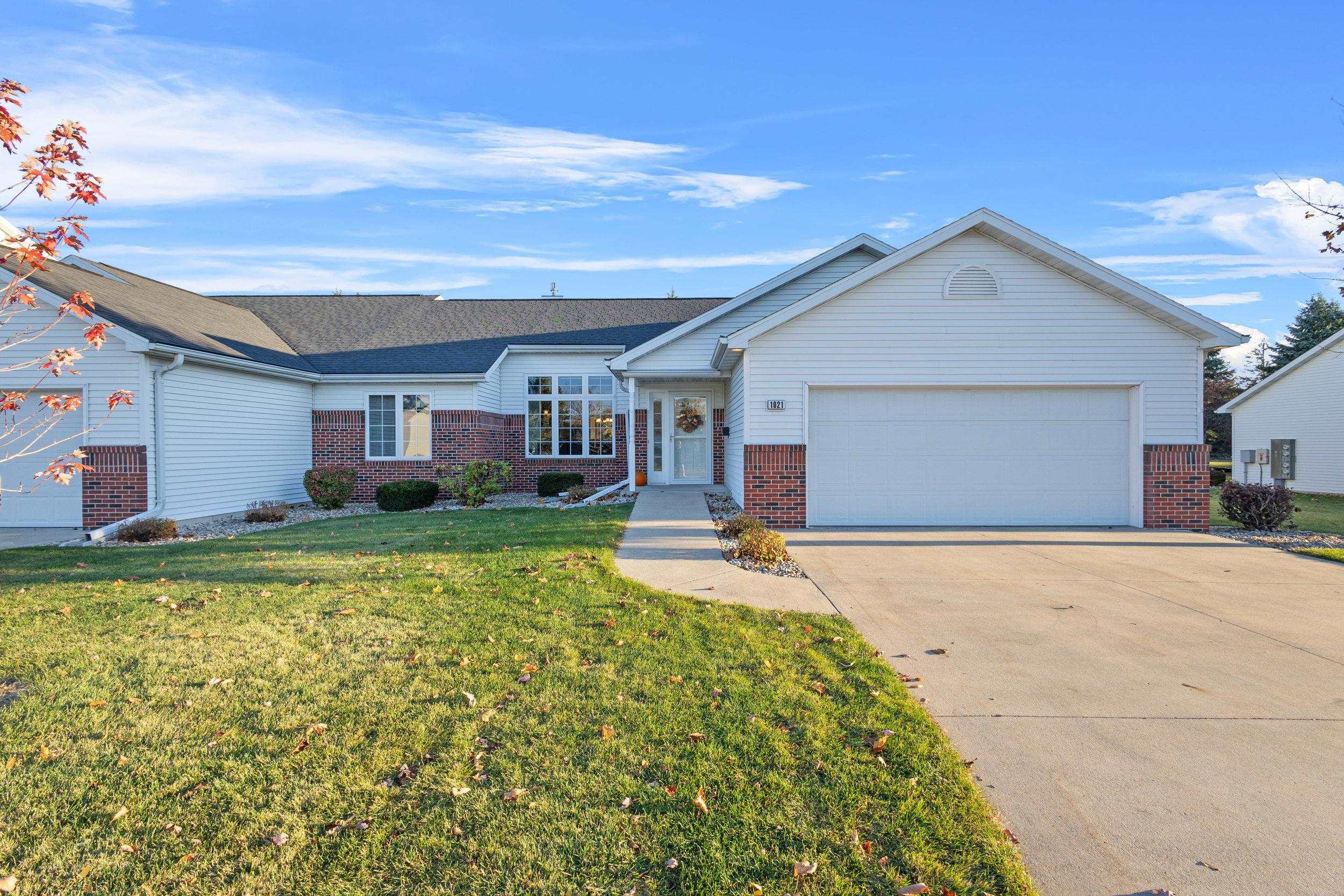 Property Photo:  1021 W Windtree Drive  WI 54914-7223 