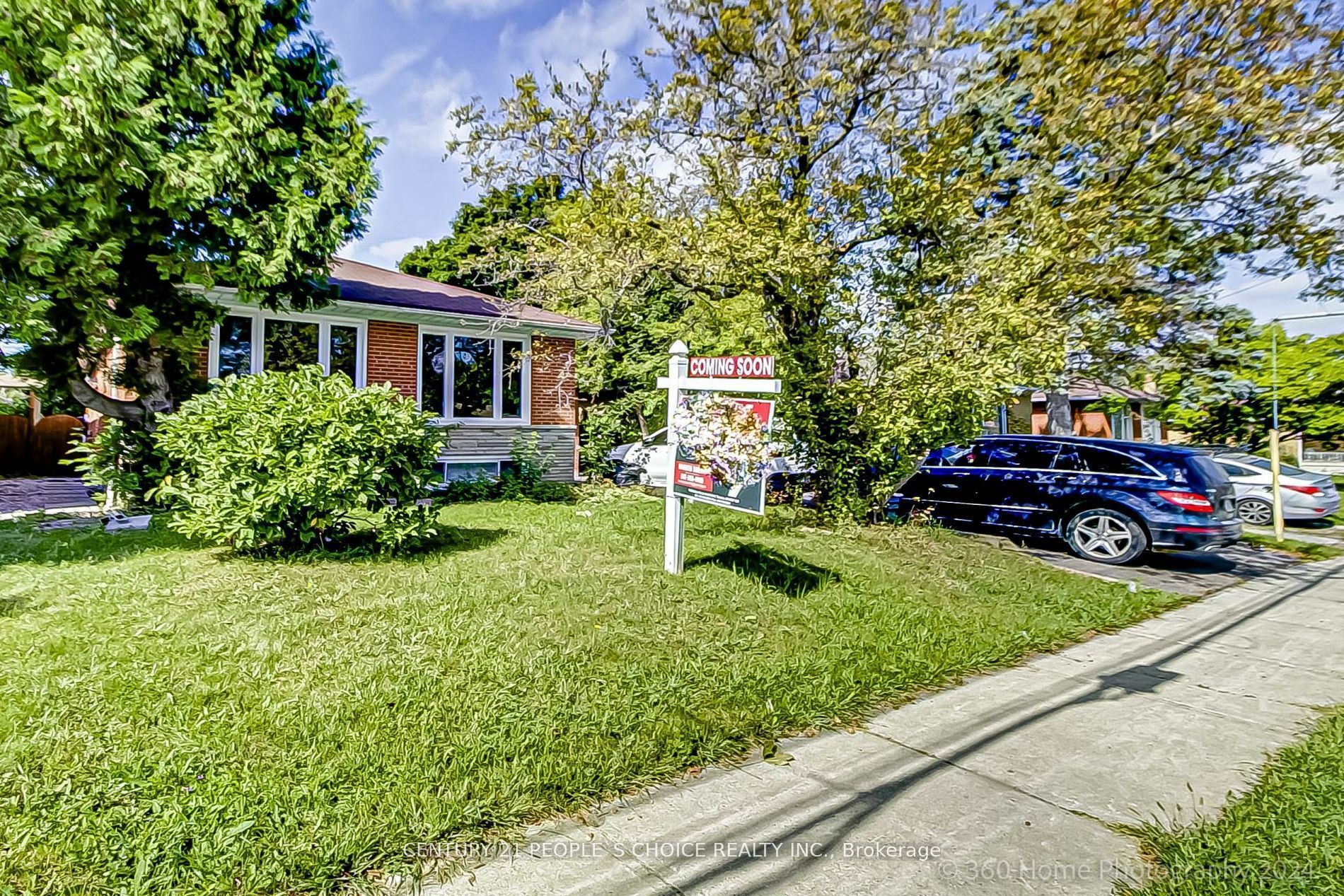 Photo de la propriété:  926 Willowdale Ave  ON M2M 3C1 