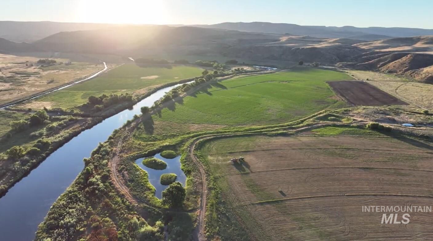 Property Photo:  2152 Cove Road  ID 83672 