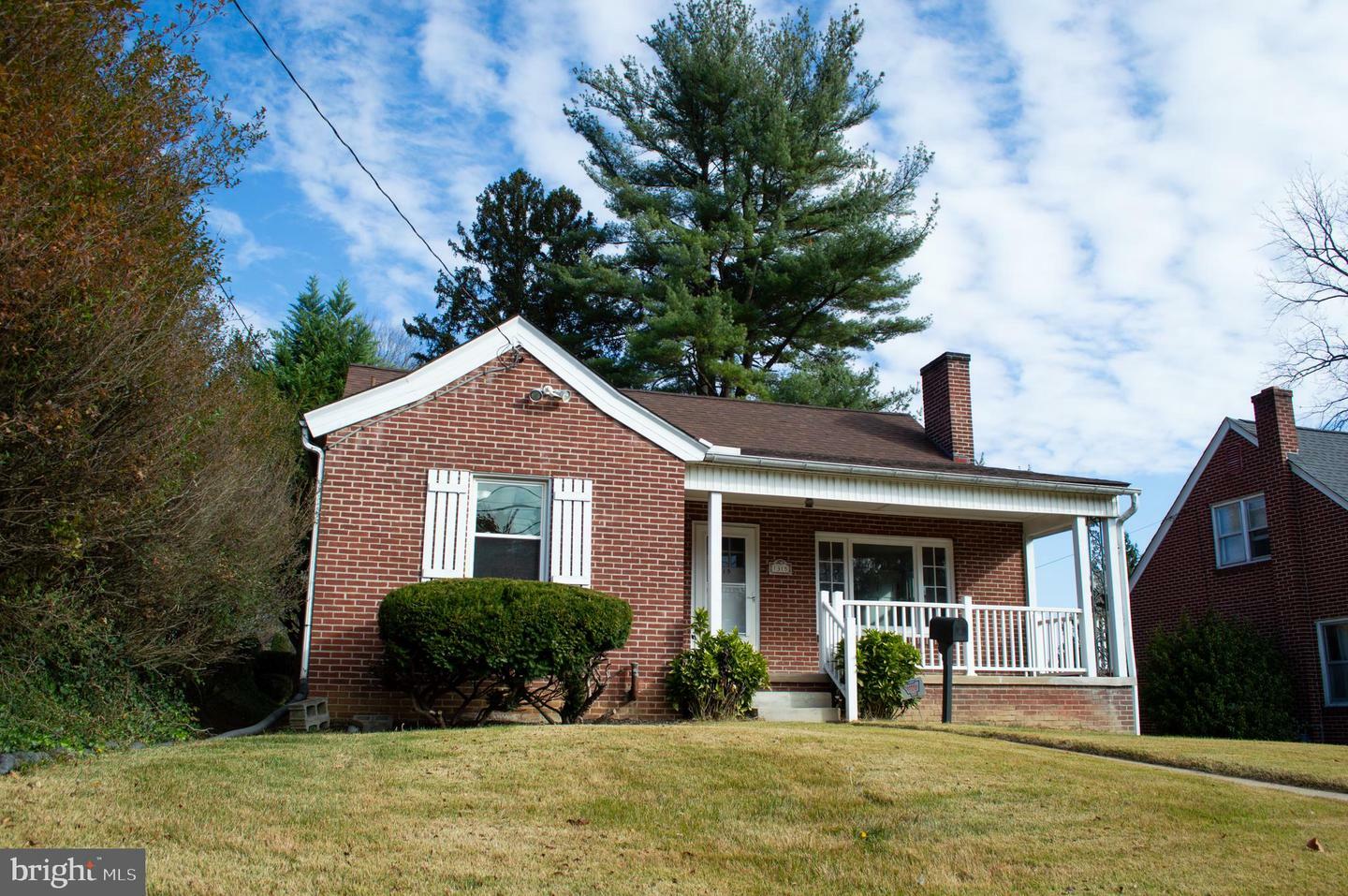 Property Photo:  1315 E King Street  PA 17602 