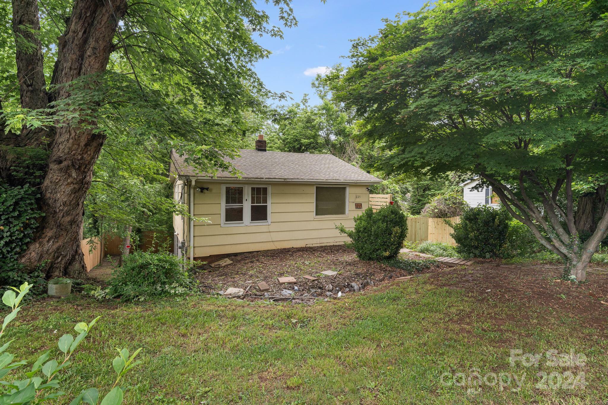 Property Photo:  225 State Street  NC 28806 