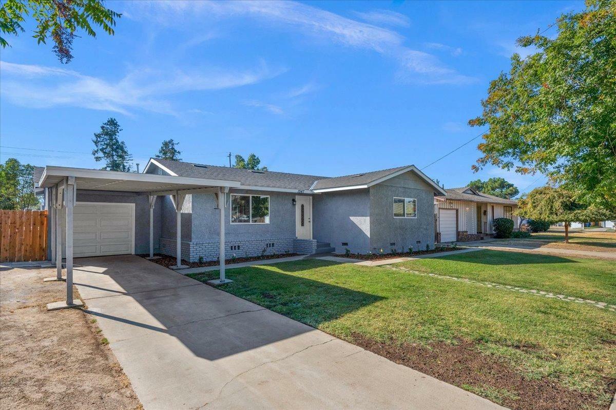 Property Photo:  1547 W Hampton Way  CA 93705 