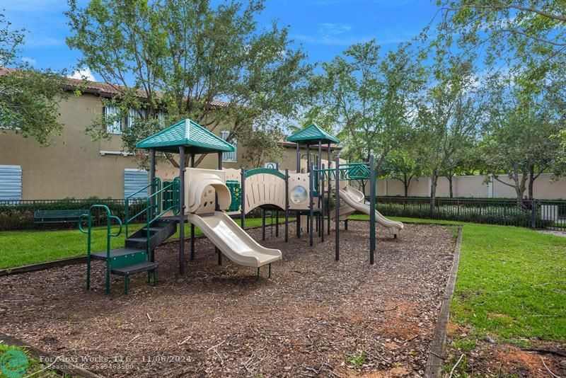 Property Photo:  1424 SW 147th Ave 1424  FL 33027 