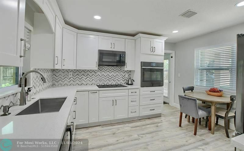 Property Photo:  702 W Camino Real  FL 33486 