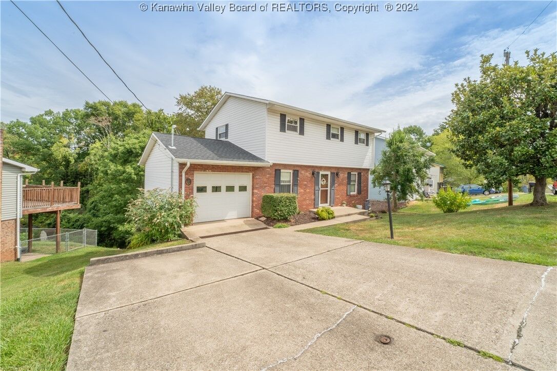 Property Photo: 1074 Greenland Circle WV 25309