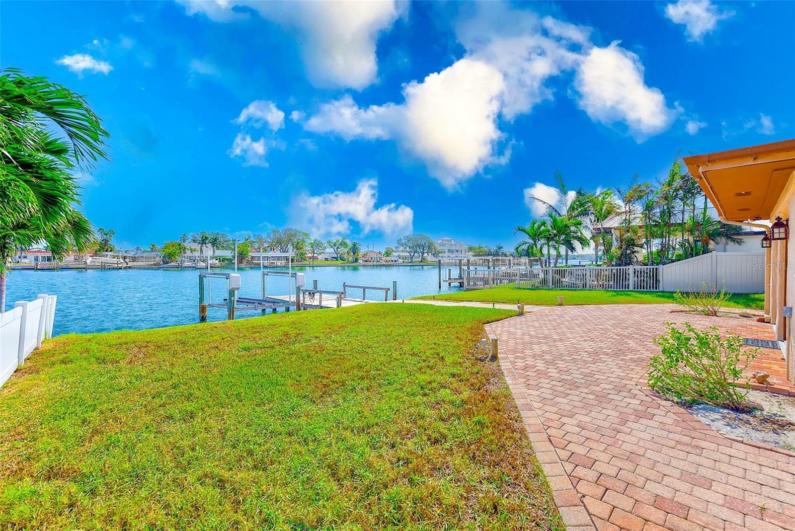 Property Photo:  475 Harbor Drive N  FL 33785 