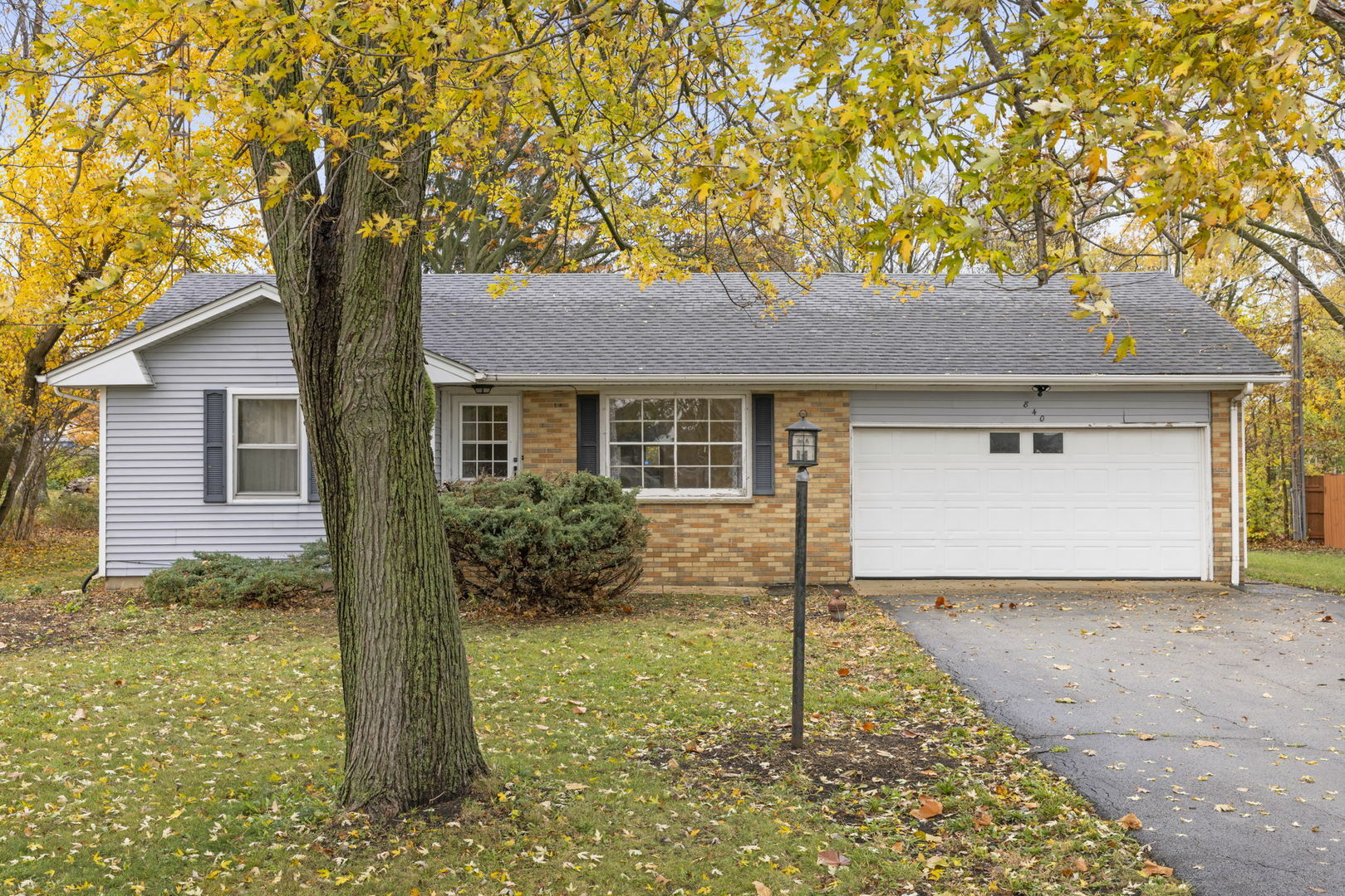 Property Photo:  840 Whitlock Avenue  IL 60506 