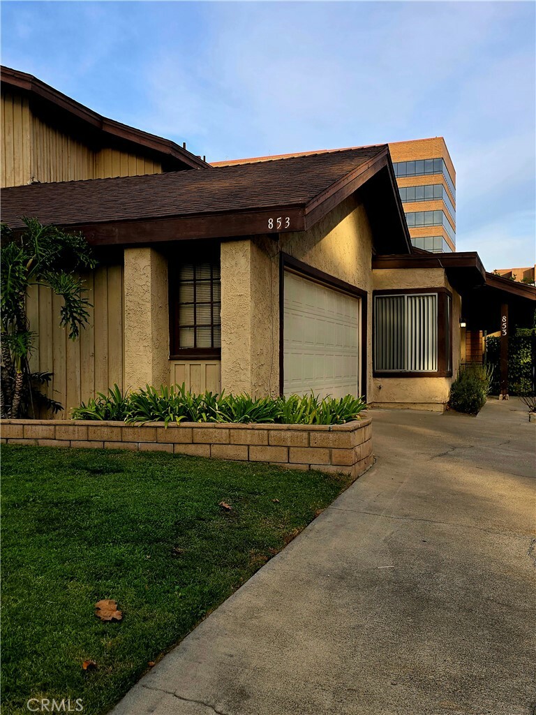 Property Photo:  853 S Park Vine Street  CA 92868 