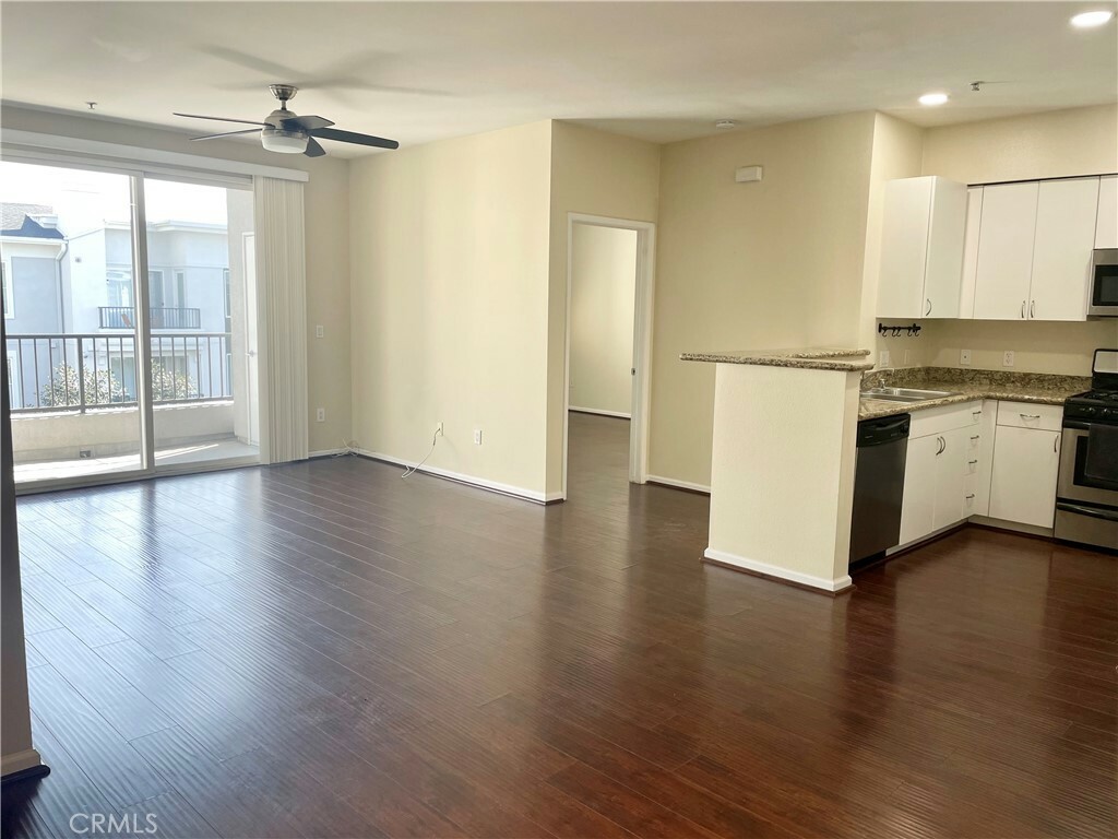 Property Photo:  1801 E Katella Avenue 4043  CA 92805 