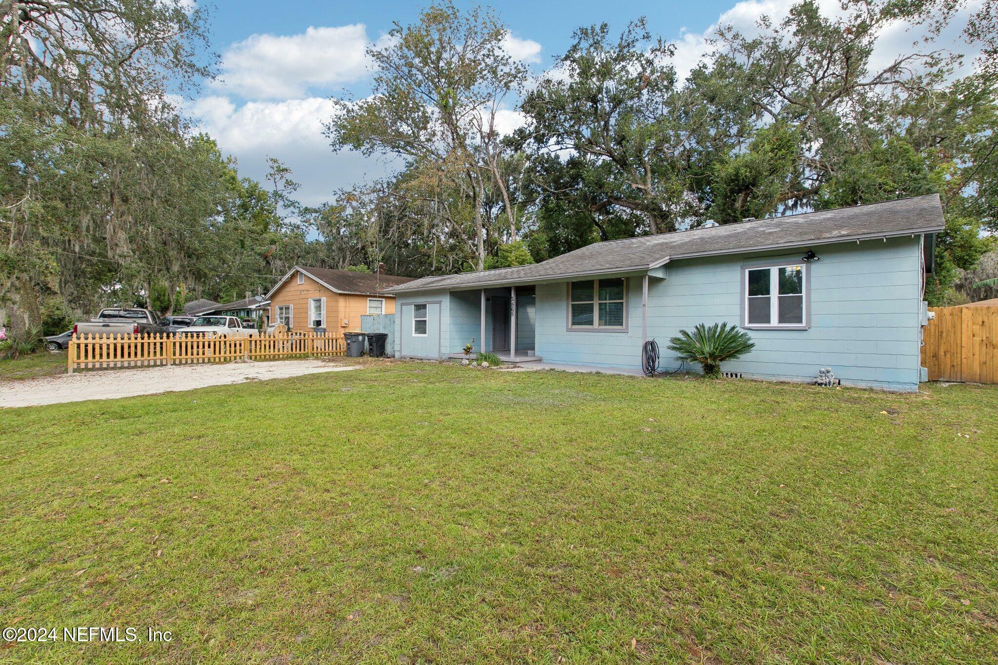 Property Photo:  2565 Treemont Street  FL 32207 