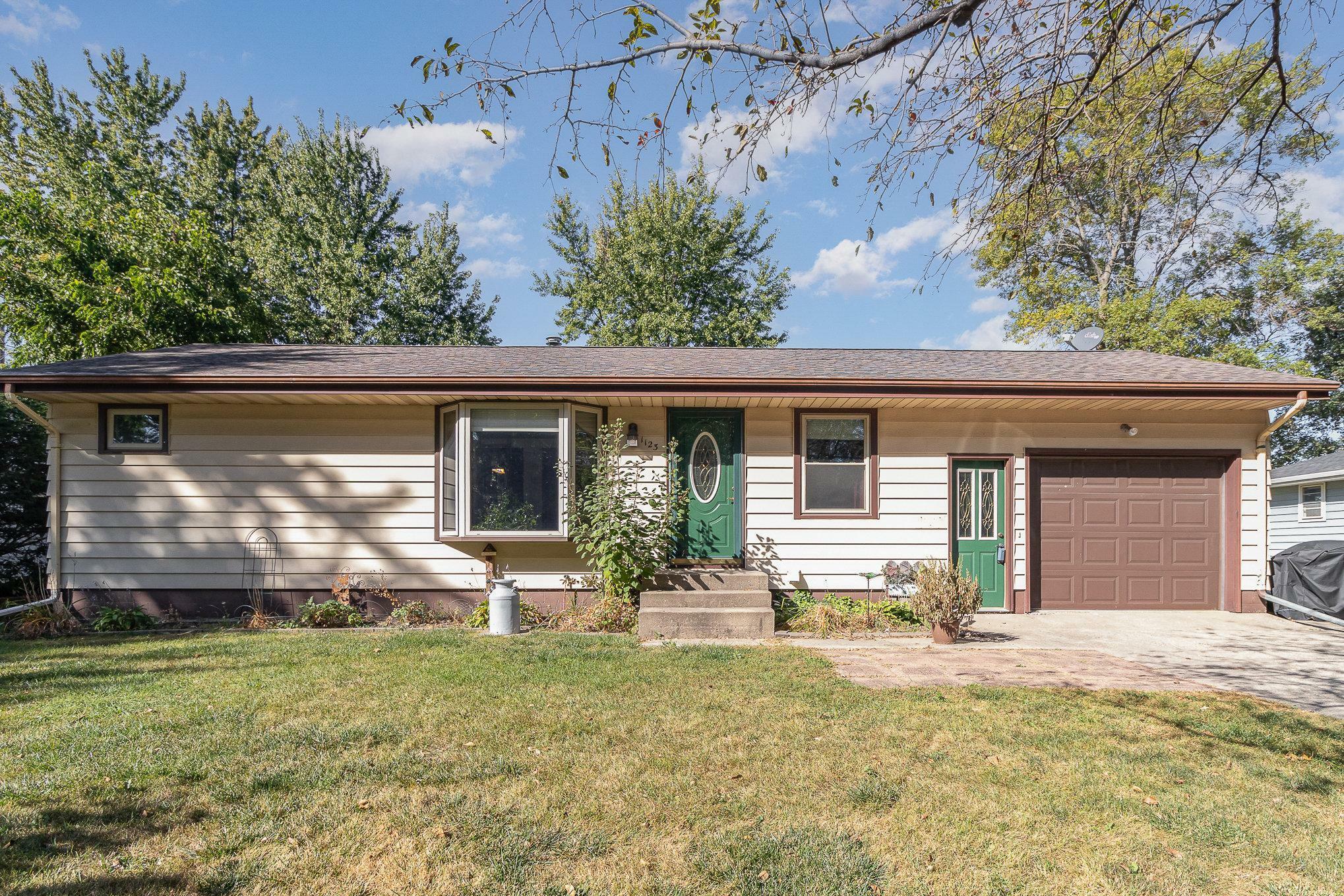 Property Photo:  1123 Armstrong Avenue N  MN 55336 