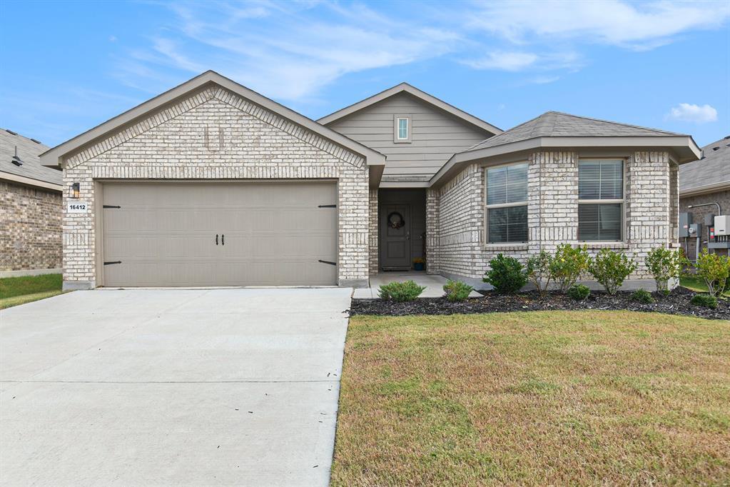 Property Photo: 16412 Porterfield Lane TX 76247