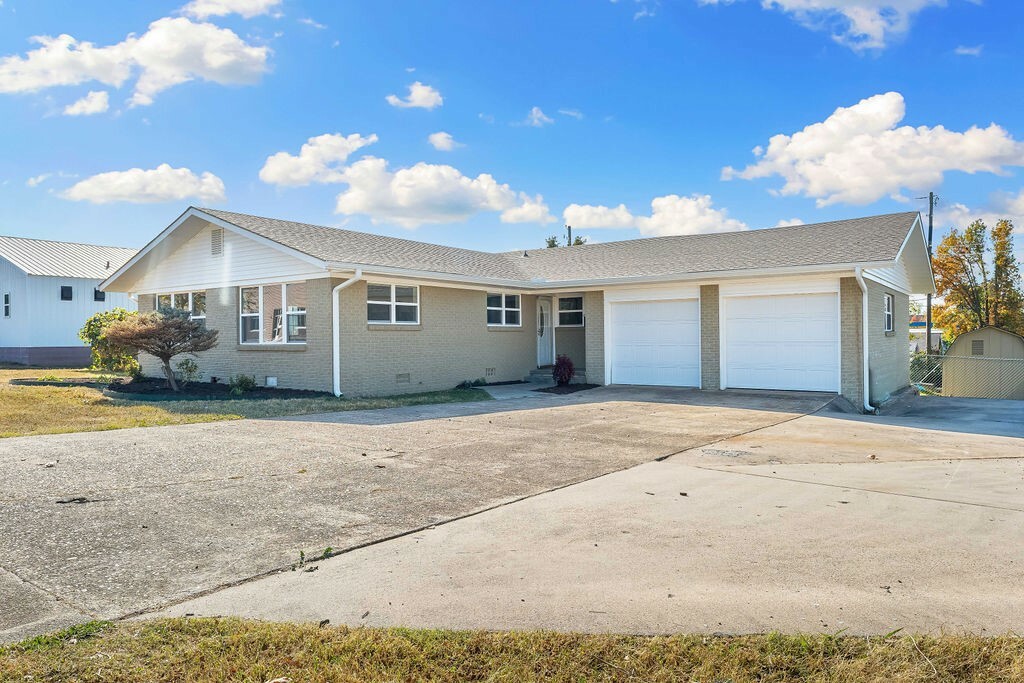 Property Photo:  900 6th Street  AR 72756 