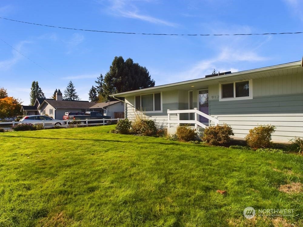 Property Photo:  912 Mill Avenue  WA 98290 