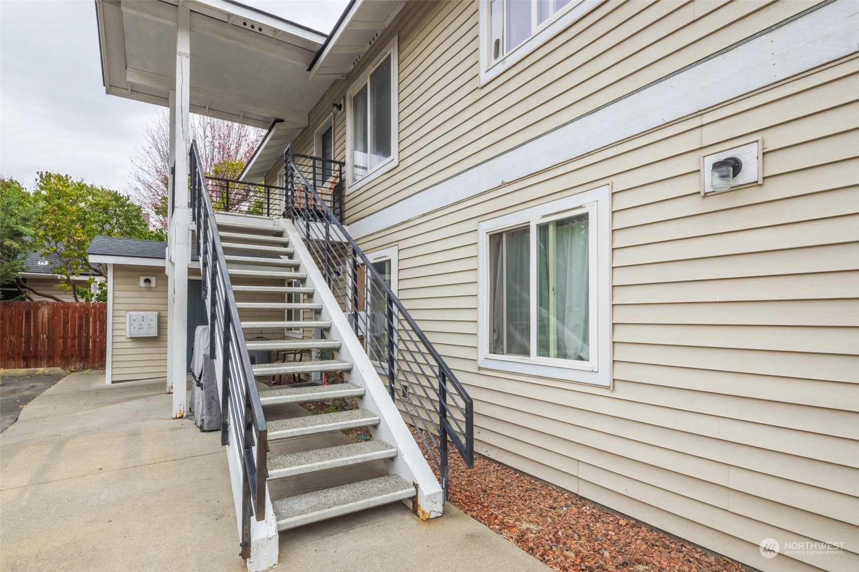 Property Photo:  310 S Pearl Street  WA 98926 