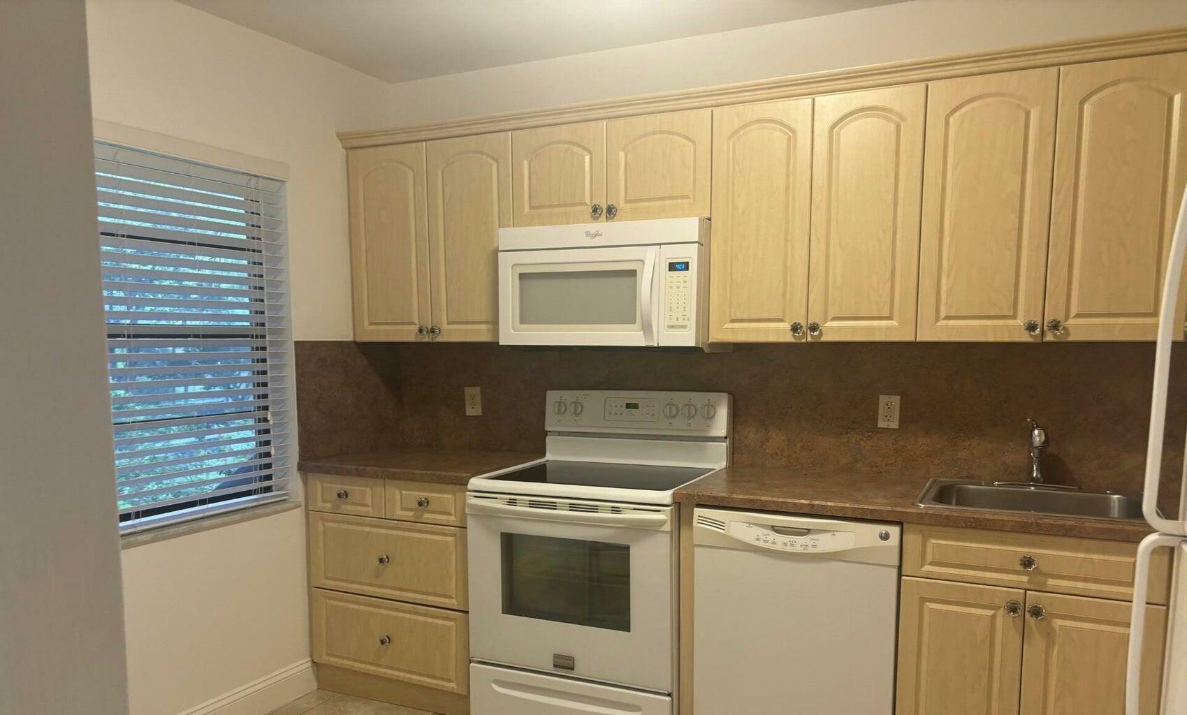 Property Photo: 9264 Vista Del Lago H FL 33428