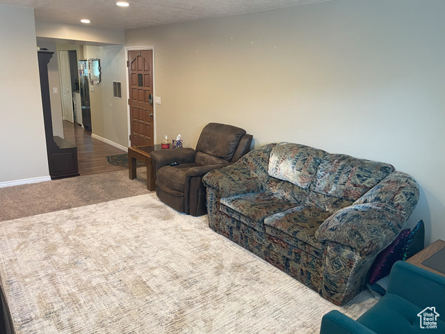 Property Photo: 633 E 6910 S UT 84047