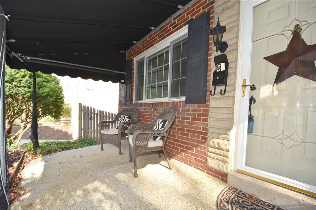 Property Photo:  2326 High Oak Dr  PA 15220 