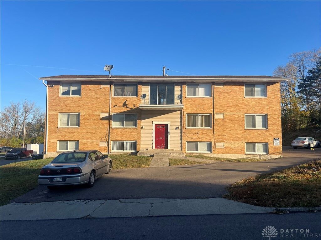 Property Photo: 400 N Cherrywood Avenue OH 45403