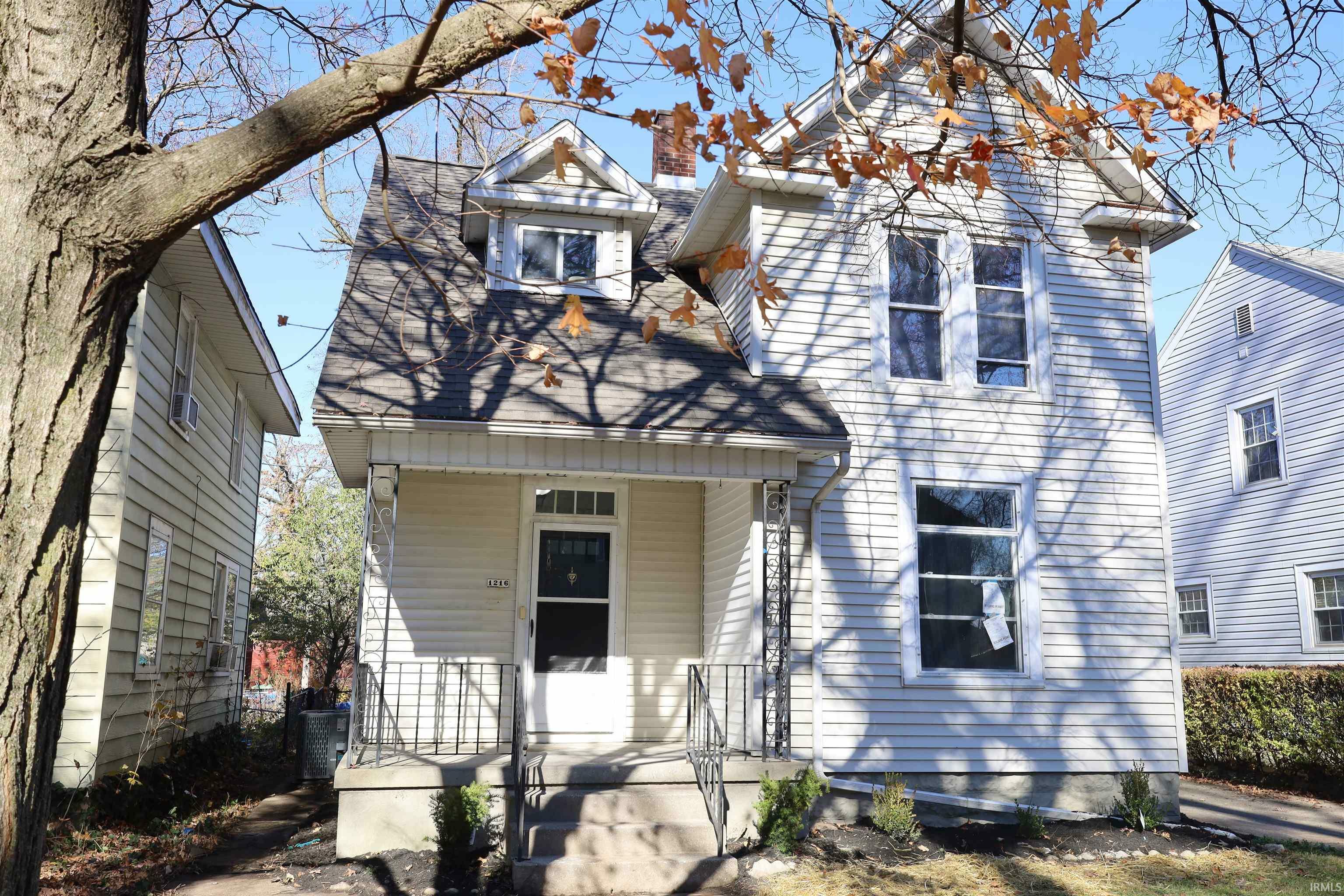 Property Photo:  1216 W Packard Avenue  IN 46807-1552 