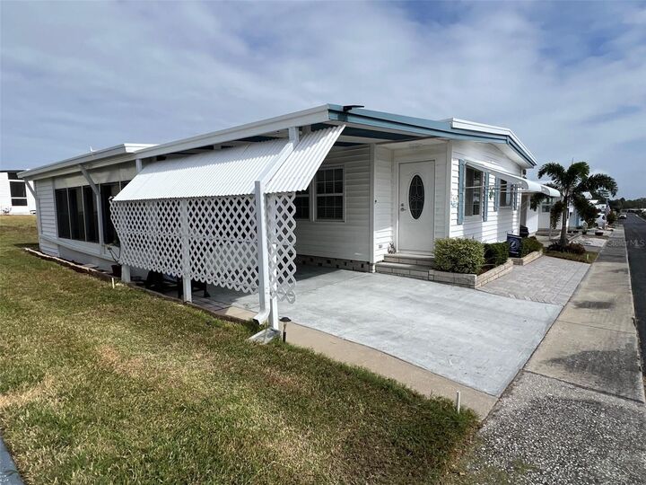 Property Photo:  573 Queen Palm Street  FL 33778 