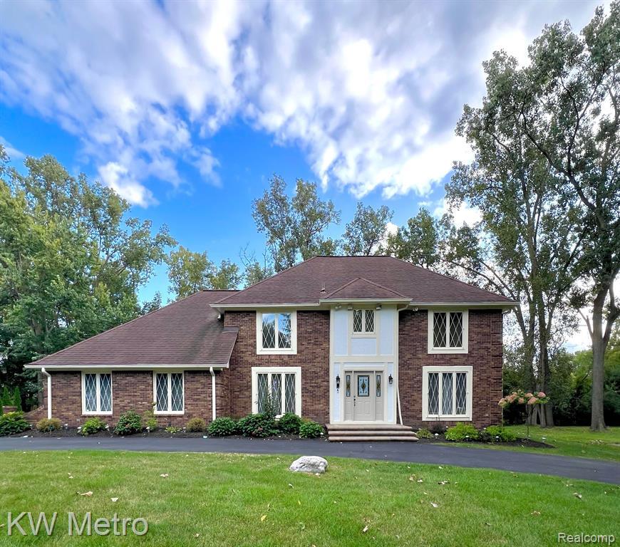 Property Photo: 38627 Southfarm Lane MI 48167 8962