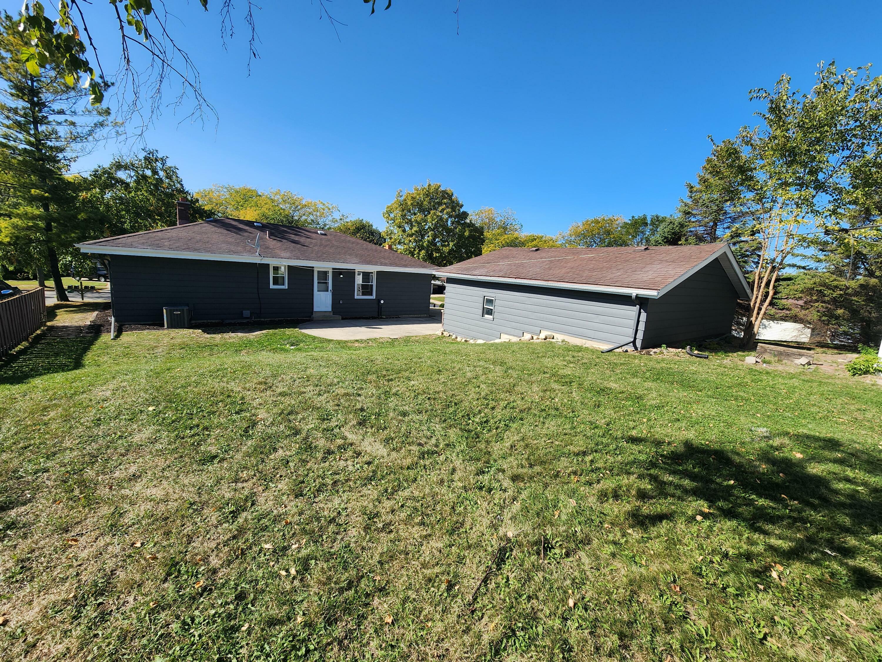 Property Photo:  901 Briar Hill Dr  WI 53188 