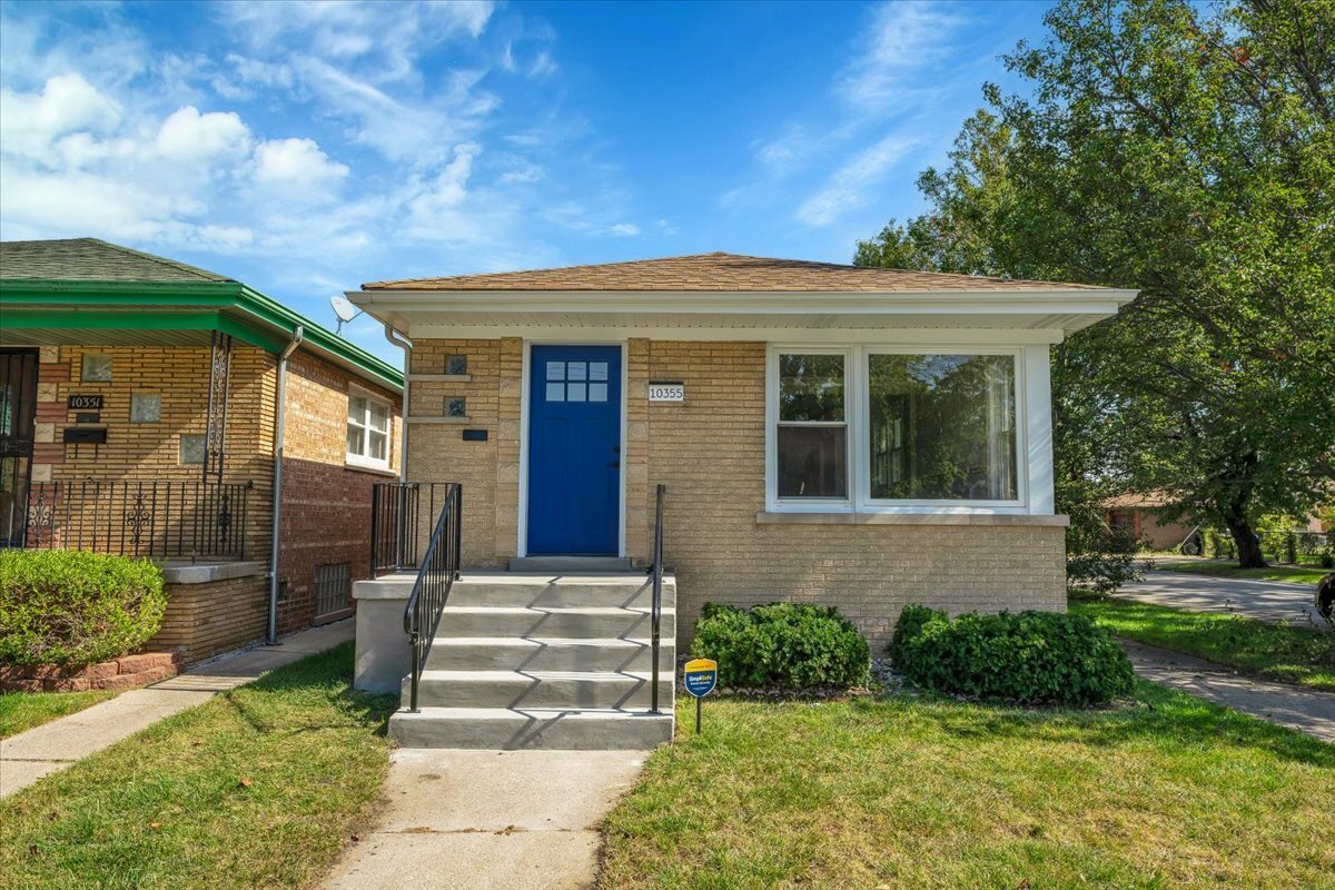 Property Photo:  10355 S Calhoun Avenue  IL 60617 