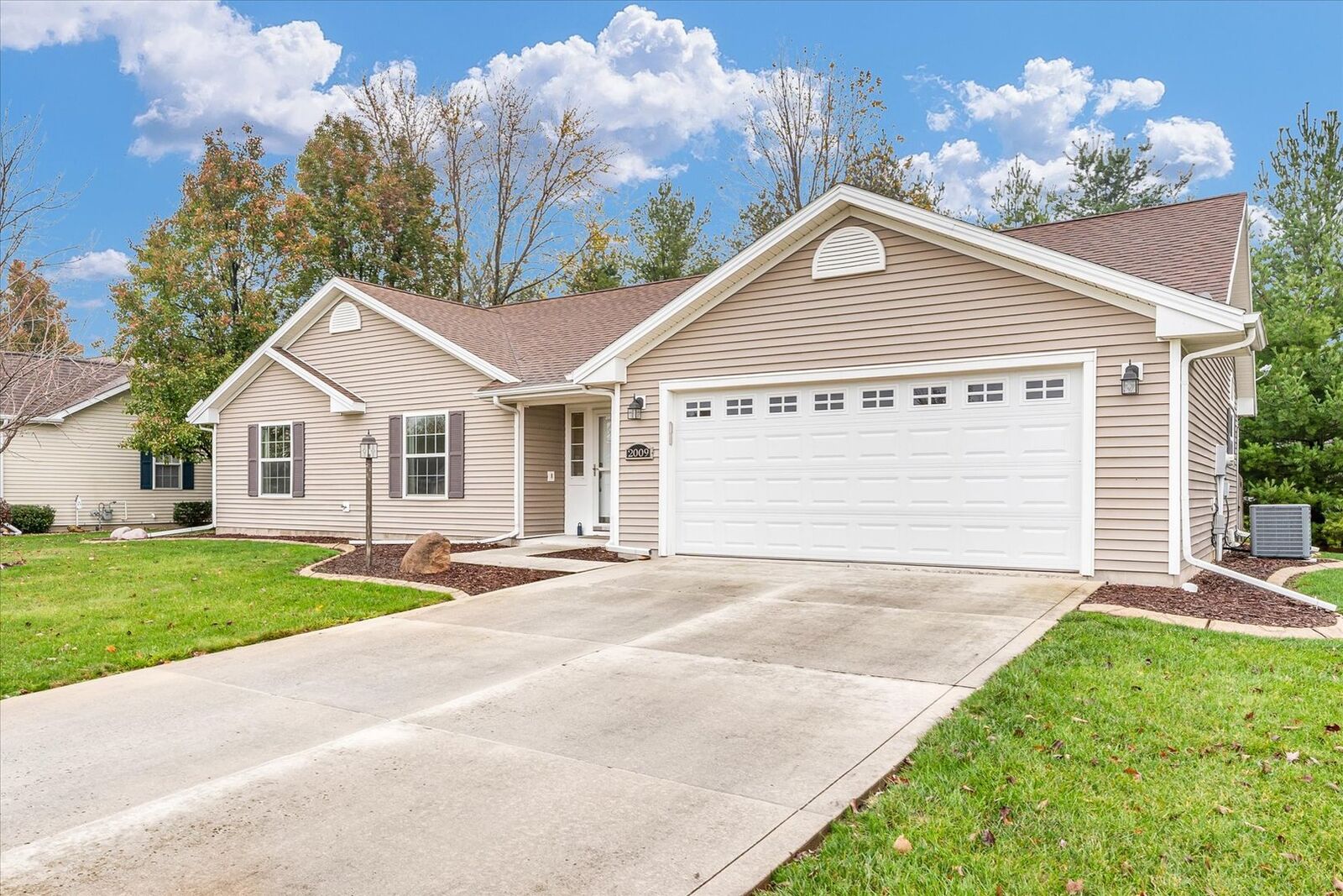 Property Photo: 2009 Jonathon Drive IL 61856