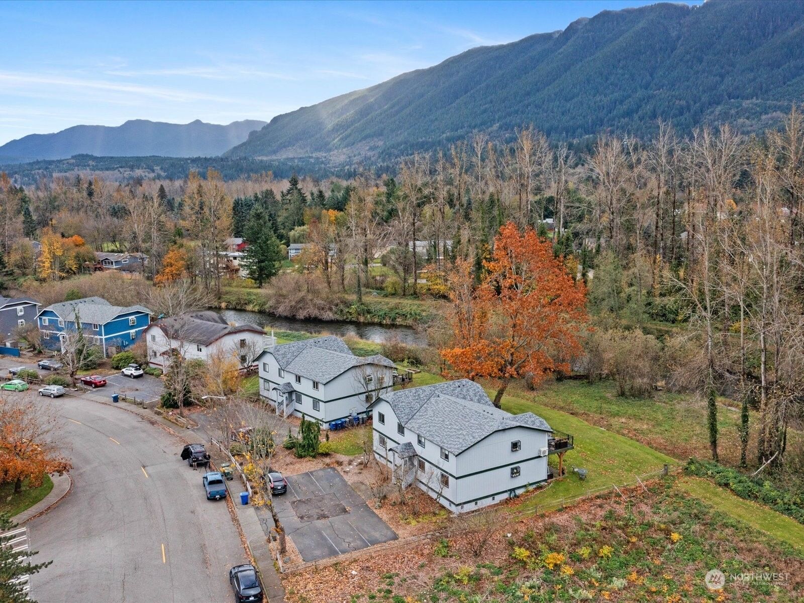 Property Photo:  427  Main Avenue S 39  WA 98045 