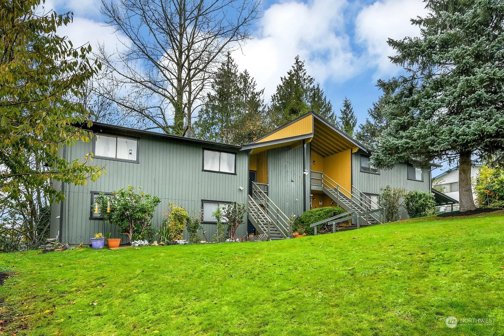 Property Photo:  915 E 3rd Street  WA 98223 