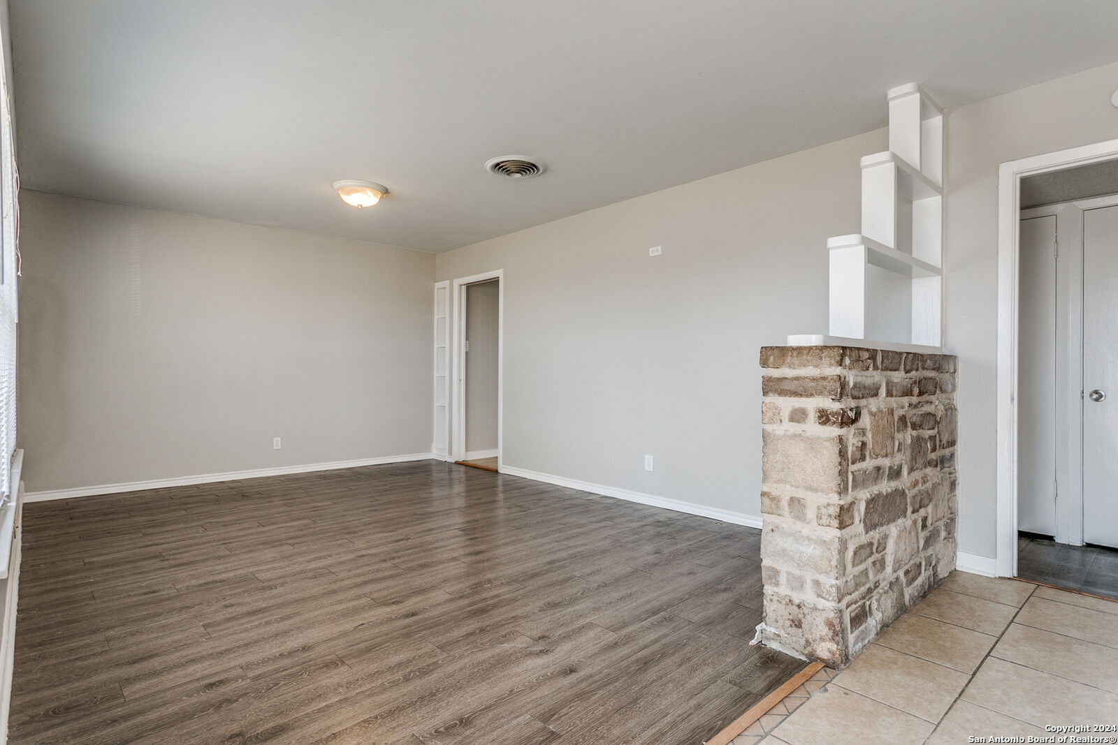 Property Photo:  429 E Lindbergh Blvd  TX 78148 