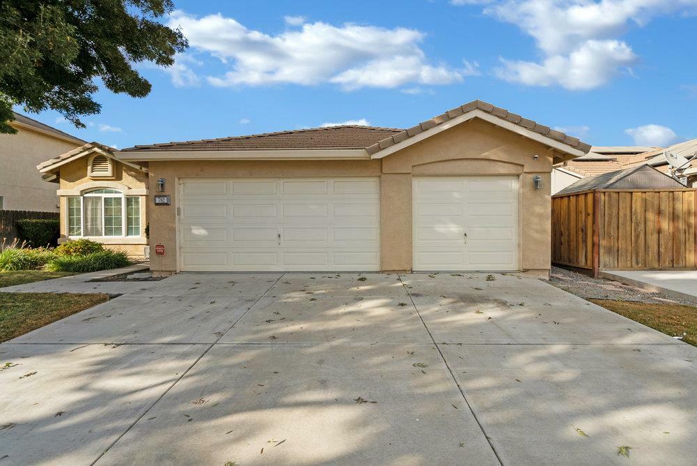 Property Photo:  782 Tamarack Way  CA 93635 