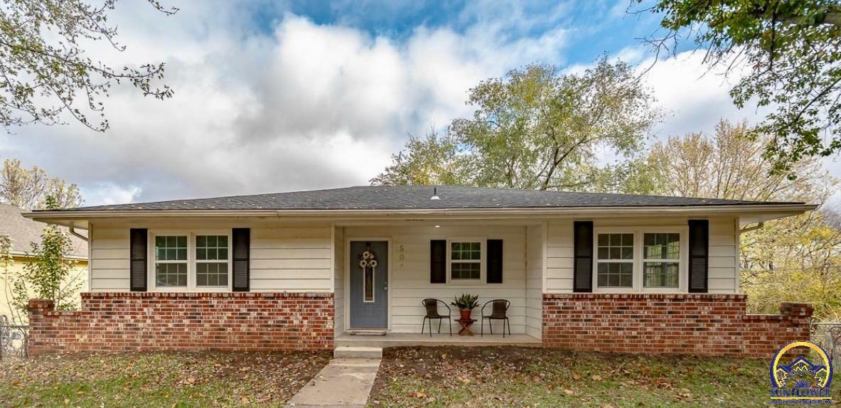 Property Photo: 504 Delaware Dr KS 66070