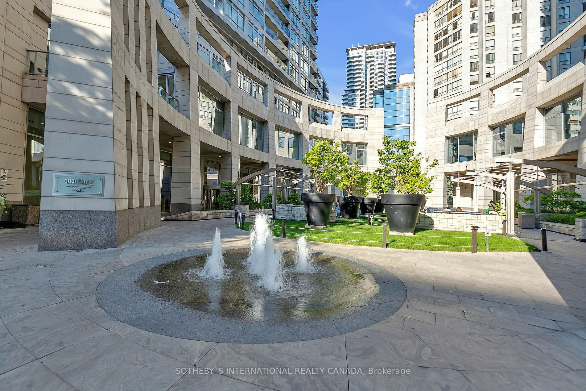 Photo de la propriété:  2191 Yonge St 5202  ON M4S 3H8 