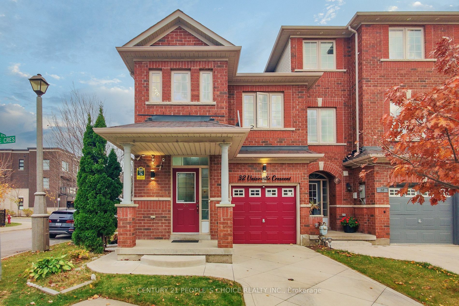 Property Photo:  32 Unionville Cres  ON L6P 2Z4 