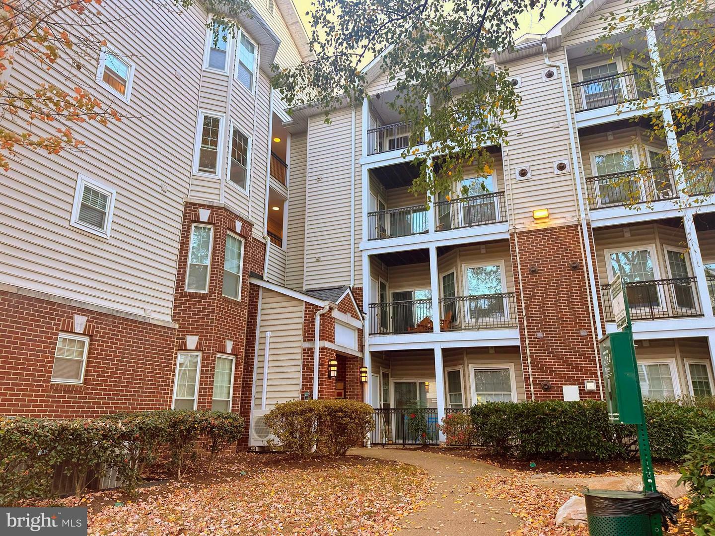 Property Photo:  1600 Spring Gate Drive 2205  VA 22102 