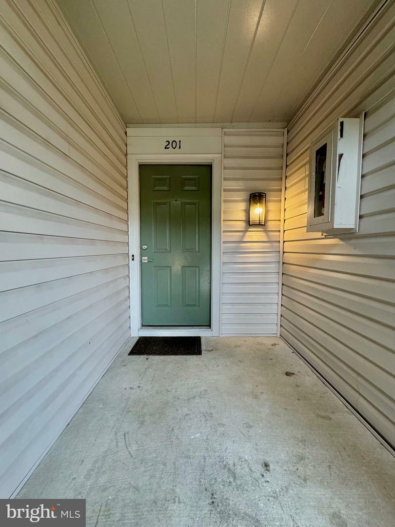 Property Photo:  2800 Emma Lee Street 201  VA 22042 