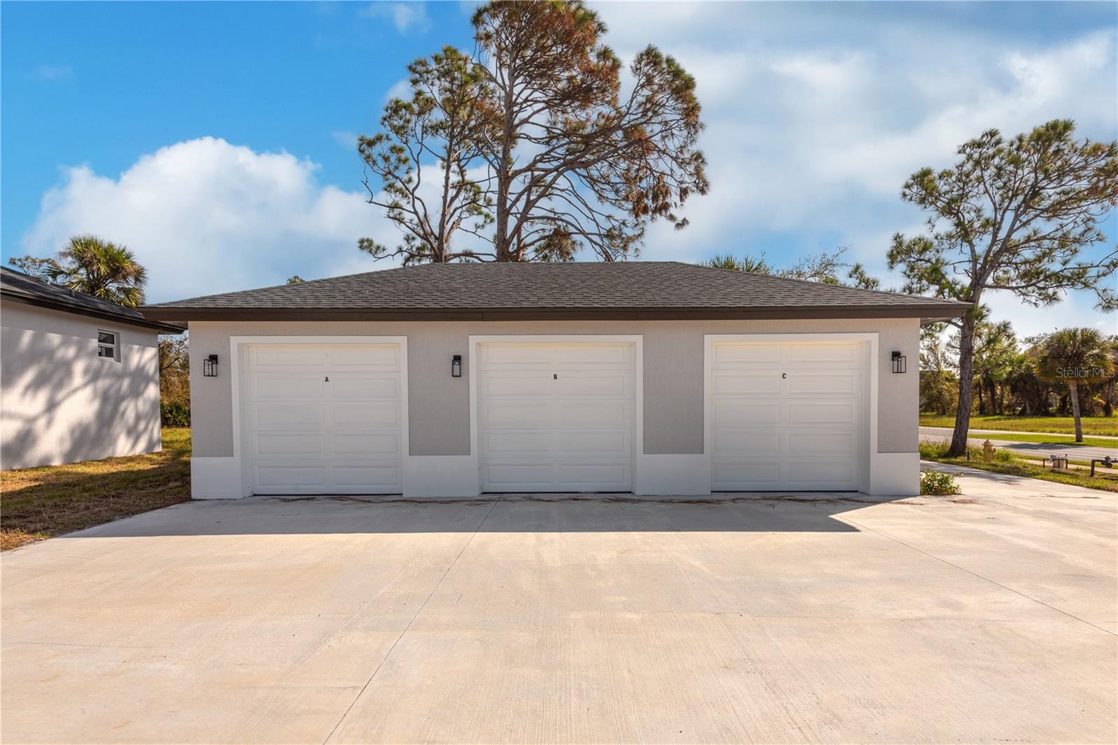 Property Photo: 246 Rotonda Boulevard FL 33947