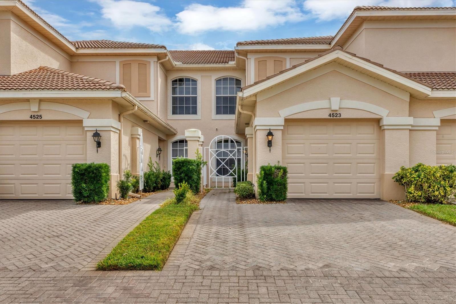 Property Photo: 4523 Cinnamon Drive 2702 FL 34238