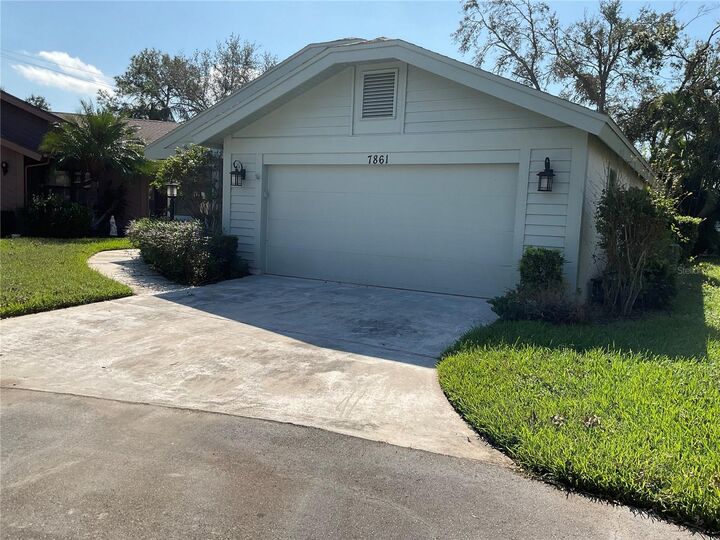 Property Photo: 7861 Pine Trace Drive 7861 FL 34243