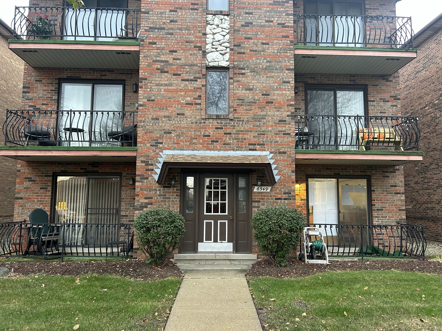 6549 W 64th Place 1W  Chicago IL 60638 photo